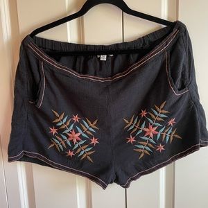 American Eagle Outfitters Embroidered Shorts - XL